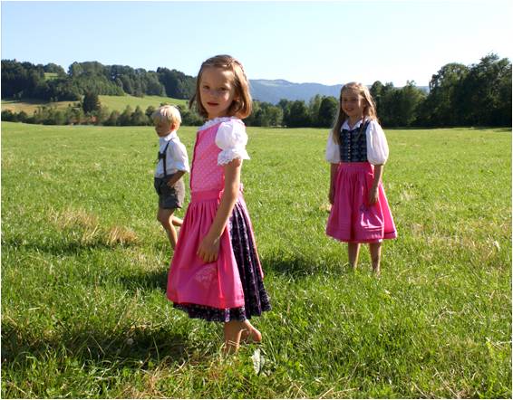 Dirndl Stoff Paket almvolk mädchen alm lauraundben Rock Schürze Tracht