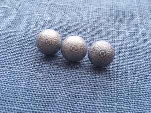 8-Knpfe---Dirndl---galvanisiert---zartblau-12mm