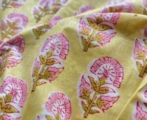 Baumwollstoff---Indien----blockprint-Handdruck-Blumen-zartgelb-rosa-grn---50-cm