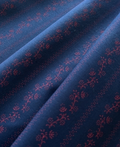 Reststck-Dirndl-Stoff-Blumenranken---dunkelblau----350-cm