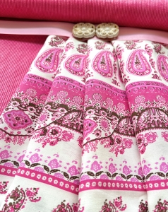 Italienischer-Voile---Paisley----weiss-himbeere-pink---140-cm