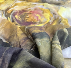 Exklusiver-italienischer-Batist---groer-Maxi-Blumen-Druck----gelb-Erdtne---300-cm