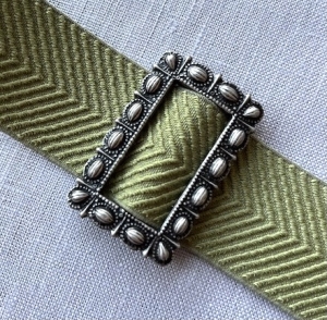 Grtelspange--Schrzenspange----Spritzguss-galvanisiert---mittelgrau
