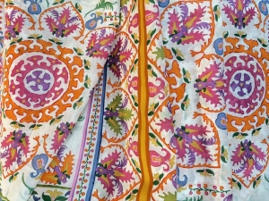 Exklusiver-italienischer-Voile---groer-Druck----weiss-orange-pink-grn---300-cm