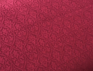 Reststck-Wollsatin-Jacquard-Mischgewebe-knitterfrei-Ornamentmuster---dunkles-rot----140-cm
