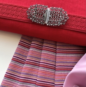 Jacquard-Dirndl-Stoffpaket-Spenzer-Rock-Schrze-Querstreifen-Rottne