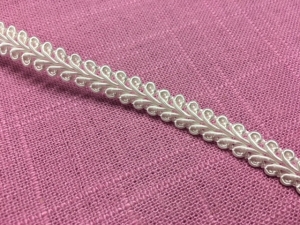 Reststck-Borte-Posamentborte---8-mm-breit---creme-weiss--335cm