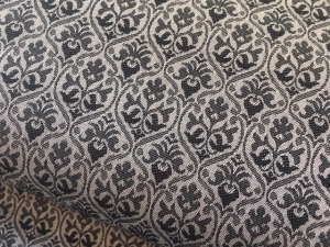 Reststck-Jacquard-Mischgewebe-knitterfrei-Ornamentmuster---schwarz--215-cm