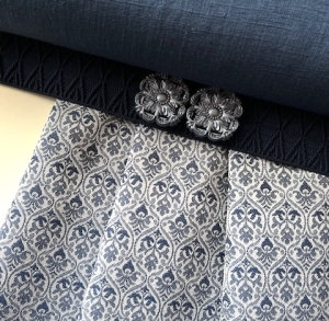 Jacquard-Dirndl-Stoffpaket-Spenzer-Rock-Monika