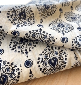 Baumwollstoff-Voile---Blumen----creme-blau---50-cm