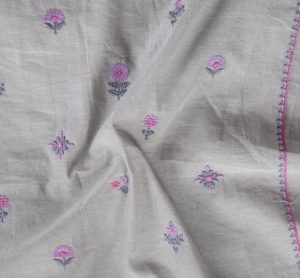 Baumwollstoff---Indien----handloom-bestickt-zartgrau--flieder---50-cm