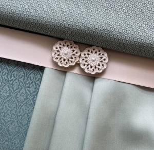 Wollsatin-Jacquard-Dirndl-Stoffpaket-seegrn-salbei-pastell-Orietta-2