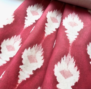 Trachten-Dirndl-Stoff---knitterarm---geometrisches-Muster---rot-creme-rosa----100-cm