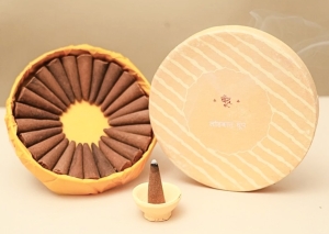 Indische-Rucherkegel---25-Sck-inkl-Ton-Untersetzer-in-handbemalter-Geschenkbox----Weihrauch-