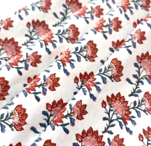 Baumwolle-Popeline---Blumen----wei-rot-blau--50cm