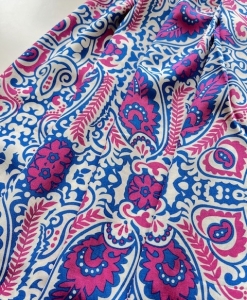 Reststck-Viskose-Paisley-Blumen-Stoff----300-cm