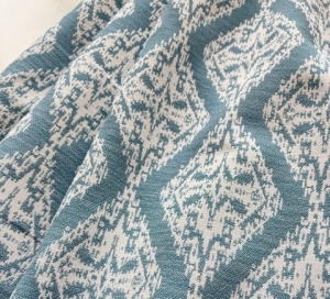 Jacquard-Dirndl-Stoff--knitterfrei---Ornamentmuster---altblau-creme---200-cm
