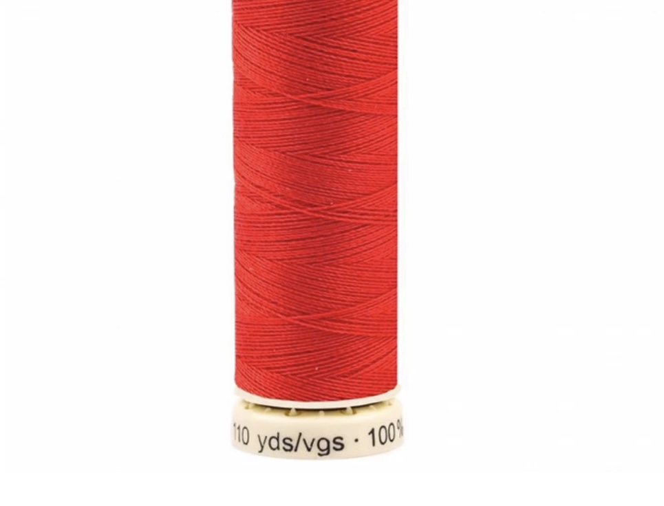 Bild 1 von Gütermann universal Polyester Nähgarn - 100m Spule - Farbe 491 Weihnachtlich rot