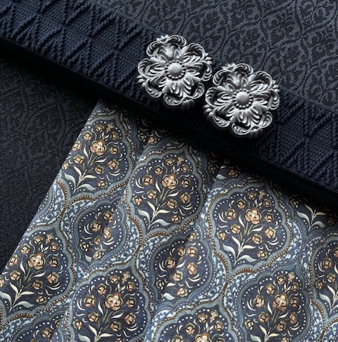 Bild 1 von Trachten Dirndl Baumwolldruck  - Blumen Ornamente  - Blautöne  - 100 cm