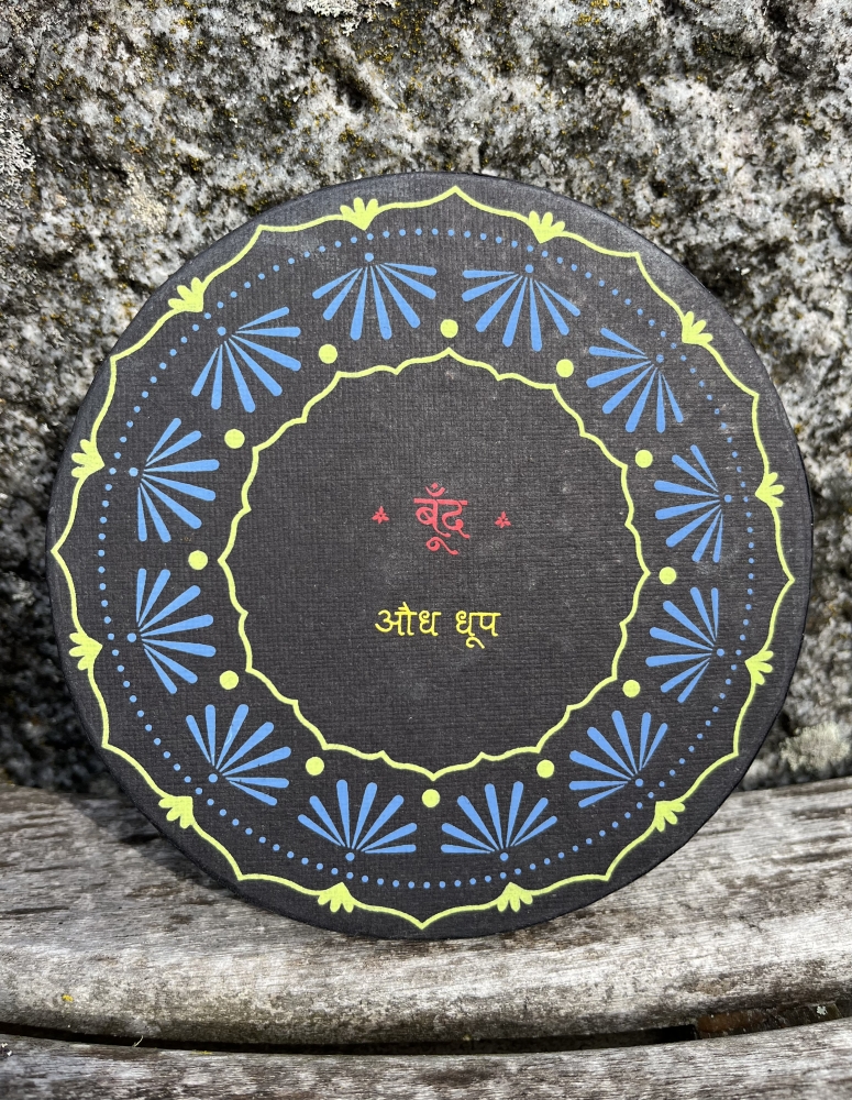 Bild 1 von Indische Räucherkegel - 25 Stück inkl. Ton-Untersetzer in handbemalter Geschenkbox -  Oud Adlerholz