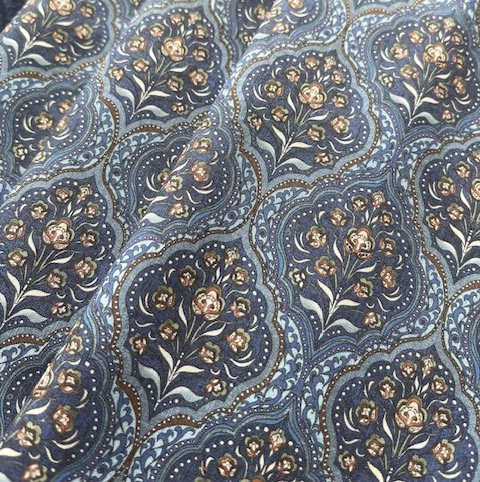 Bild 1 von Reststück Trachten Dirndl Baumwolldruck  - Blumen Ornamente  - Blautöne  - 240 cm