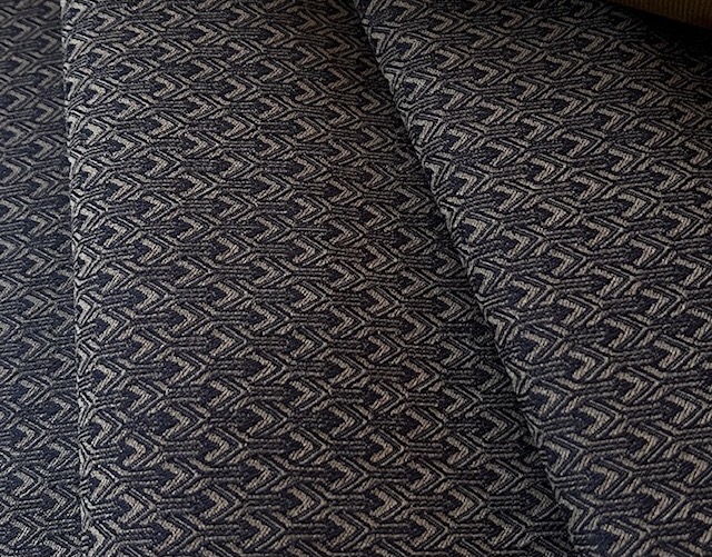 Bild 1 von Bengalin Stretch-Jacquard Mischgewebe knitterarm Ornamentmuster Waben - senfgelb schwarz  - 50 cm