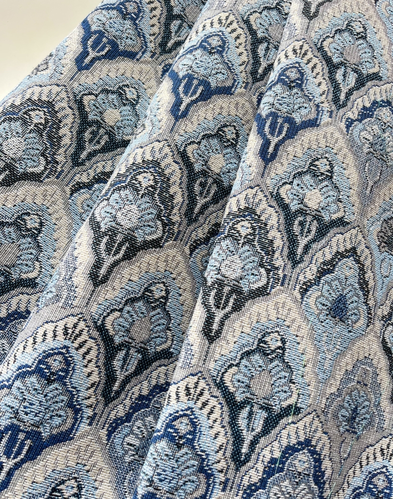 Bild 1 von Gobelin Jacquard - Dirndlstoff  gewebt  Ornamentmuster - blau grau creme   - 190 cm
