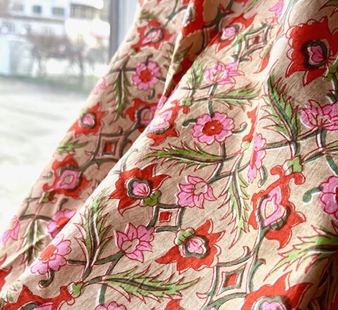 Bild 1 von Reststück Baumwollstoff - Indien  - blockprint Handdruck Blumen - 145 cm