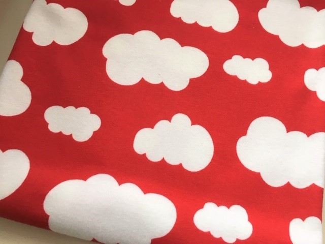 Bild 1 von Reststück Interlock Stoff - Wolken - rot weiß - 50 cm
