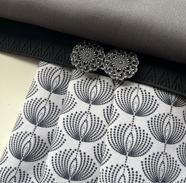Bild 1 von Reststück Dirndl Stoff  Baumwolle graphisches Blumenmuster - knitterarm - grau schwarz  - 280 cm