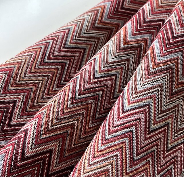 Bild 1 von Jacquardstoff Gobelin Dirndl Stoff  - knitterfrei -  Zackenmuster -Rottöne  190 cm