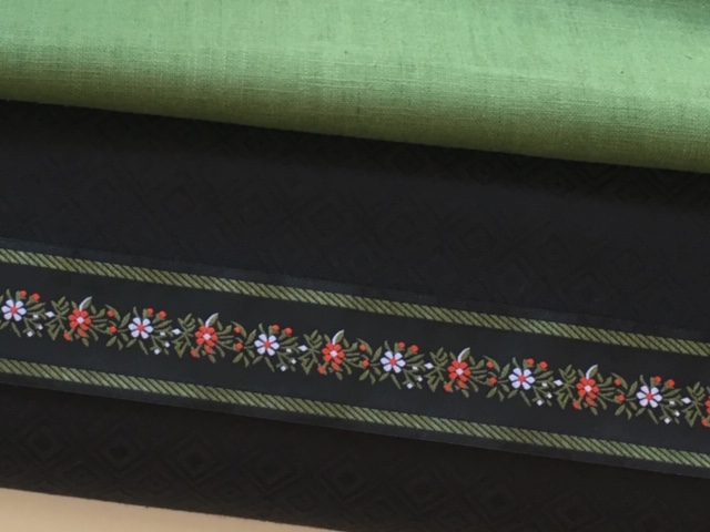 Bild 1 von Reststück Borte Jacquardband 45 cm schwarz/grün/rot/weiss. 185 cm