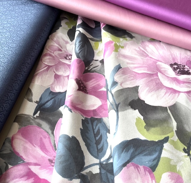 Bild 1 von Trachten Dirndl Stoff - knitterarm - Blumenmuster - altblau  beere pastell zartrosa - 200 cm