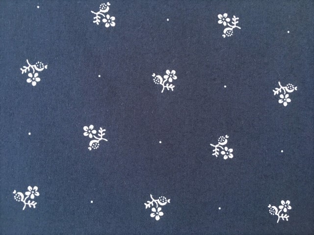 Bild 1 von Reststück Dirndl Stoff Blumen mit Punkten - dunkelblau - 115 cm