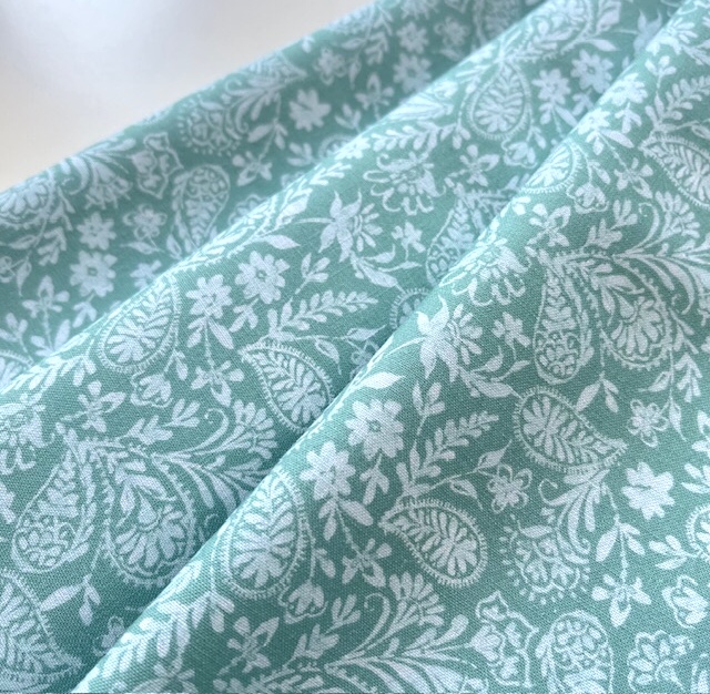 Bild 1 von Reststück Baumwollstoff - Blumen  - seegrün Ton in Ton  - 200 cm