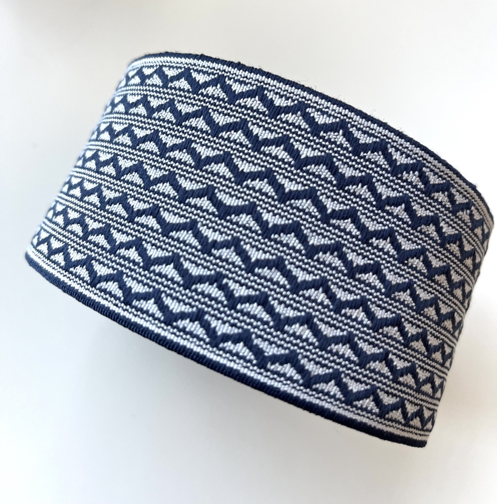 Bild 1 von Reststück Gummiband für Trachtengürtel - 6 cm  - Ornamente dunkelblau -   Dirndlgürtel    120cm