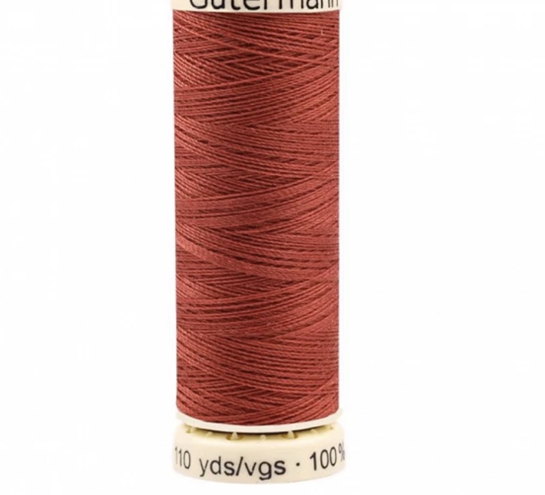 Bild 1 von Gütermann universal Polyester Nähgarn - 100m Spule - Farbe 847 burnt ochre