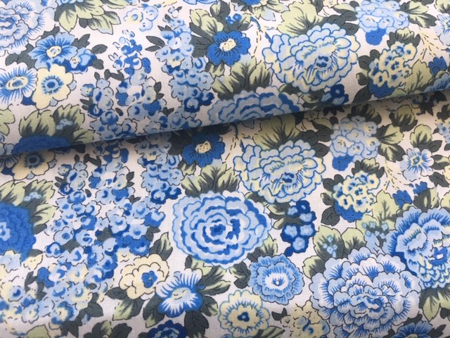 Bild 1 von Reststück Dirndl Stoff Blumen - creme hellblau altblau mittelblau - 65 cm