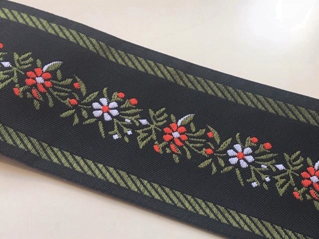 Bild 1 von Reststück Borte Jacquardband 45 cm schwarz/grün/rot/weiss. 185 cm