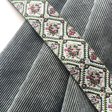 Bild 1 von Breitcord Trachtenrock mit Gummibund - hell olivgrün  