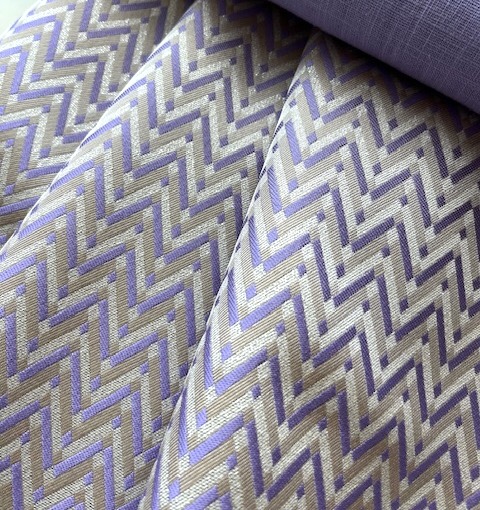 Bild 1 von Reststück Jacquard - Dirndlstoff  gewebt Zackenmuster- flieder sand lurex silber  - 110 cm