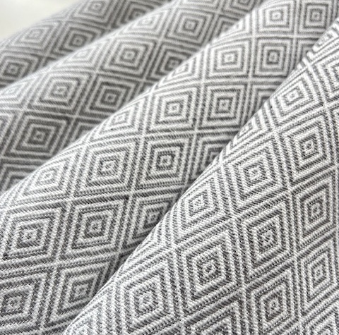 Bild 1 von Jacquard Dirndl Stoff- knitterfrei - Ornamentmuster - zartgrau cremeweiss - 190 cm