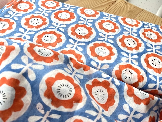 Bild 1 von Baumwollstoff - Indien  - blockprint Handdruck Blumen blau  orange weiss - 50 cm