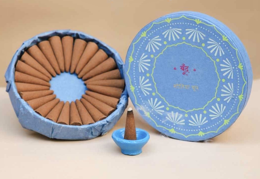 Bild 1 von Indische Räucherkegel - 25 Sück inkl. Ton-Untersetzer in handbemalter Geschenkbox -  Jasmin