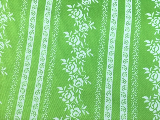 Bild 1 von Dirndl Stoff Baumwollsatin  Blumenranken  - grün weiß - 190 cm