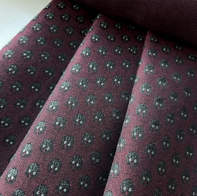Bild 1 von Jacquard Stoff Trachten Dirndl  - knitterfrei - Blume klein -  dunkles bordeauxrot dunkelgrau -50 cm