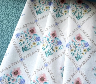 Bild 1 von Dirndl Stoff Blumen Ornamente - weiß türkisblau - 50 cm