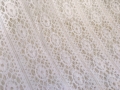 Reststück Spitzenstoff dehnbar  Dirndlbluse -Stickerei -  weiss - 64 cm