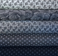 Bild 2 von Jacquard Stoff Trachten Dirndl  - knitterfrei - Blume - silbergrau schwarz  - 50 cm