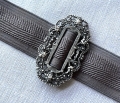 Bild 1 von Gürtelspange  Schürzenspange - Metall - mittelgrau